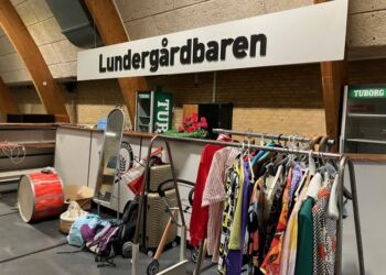 Så køres der klar til årets revy i Lundergårdhallen. Arkivfoto: Palle W. Nielsen