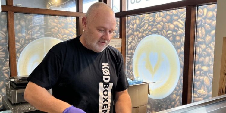 Jan Hansen er klar med nytårstapas til take away fra Kødboxen. Foto: Niels Skipper.
