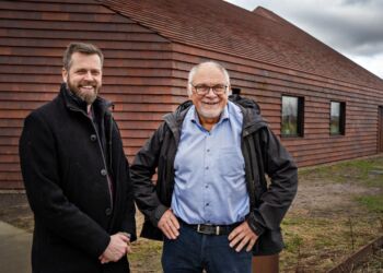 Ole Izard Høyer 
Direktør, Kornets Hus, sammen med formand Uffe Nielsen.
Foto: Hans Ravn.