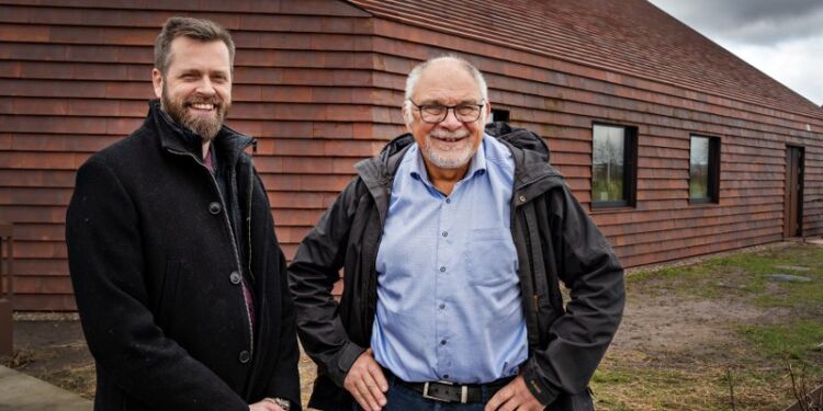 Ole Izard Høyer 
Direktør, Kornets Hus, sammen med formand Uffe Nielsen.
Foto: Hans Ravn.