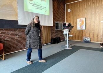 Mai-Britt Zielke bød velkommen til gæsterne og Mette Albæk. Foto: Hanne Skipper.