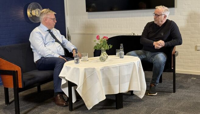 Borgmester Søren Smalbro i studiet hos Niels Viberg. Foto: Skaga FM og HAS.