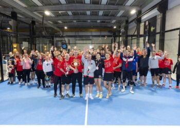 80 deltagere havde en dejlig dag i DitFinanshus' padelturnering i Padel Center Hjørring. Privatfoto