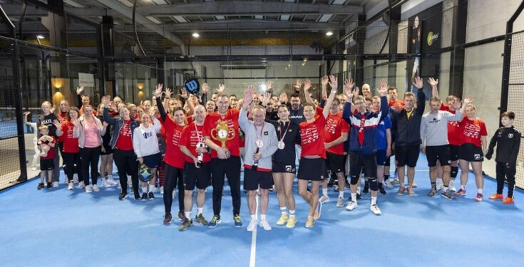 80 deltagere havde en dejlig dag i DitFinanshus' padelturnering i Padel Center Hjørring. Privatfoto
