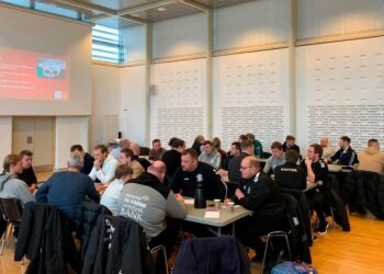 20 nordjyske klubber havde sat hinanden i stævne for at diskutere udviklingen af børnefodbold i Nordjylland. Med på mødet var Skibsby-Højene IF, som er gået sammen med syv naboklubber om at styrke børnefodbolden i lokalområdet. Foto: DBU Jylland Kommunikation.