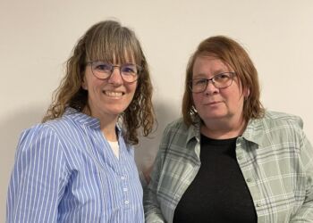 Formand Heidi Homann fra TUI (tv) sammen med det nykårede æresmedlem Else Strauss Harpsø. Foto: TUI.