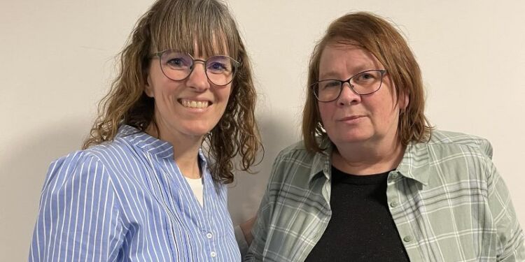 Formand Heidi Homann fra TUI (tv) sammen med det nykårede æresmedlem Else Strauss Harpsø. Foto: TUI.