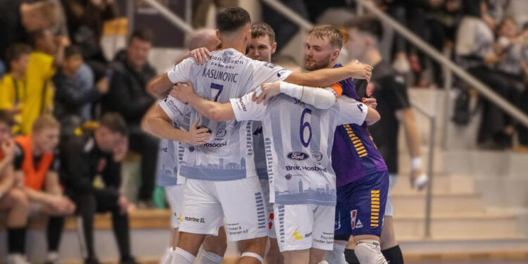 Glade spillere hos Hjørring Futsal Klub. Foto: Jacob Strandeng.