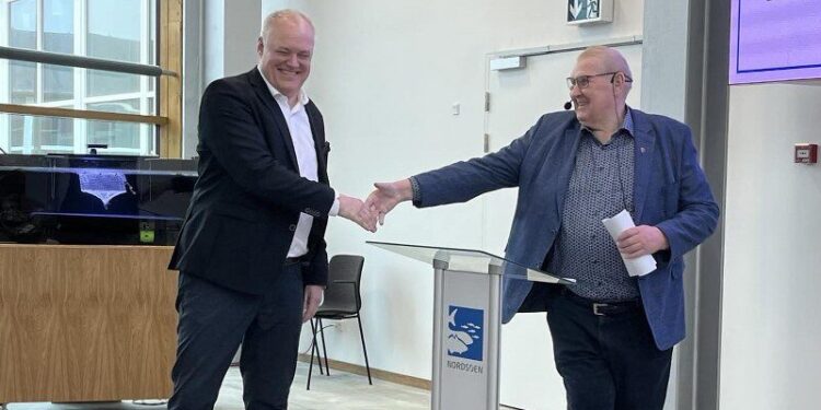 Karl Henrik Laursen (tv) ses her i selskab med bestyrelsesformand Jørgen Christensen ved en reception hos Nordsøen Forskerpark. Foto: Arkiv.