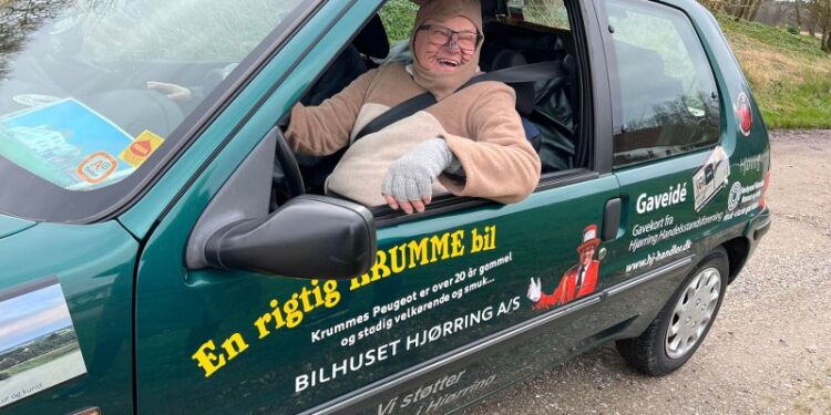 Krumme var en glad mand, da betydningen endelig gik op for ham, hvorefter han sprang ind i bilen for at køre hjem og fortælle den til Alice. Foto: Niels Skipper.