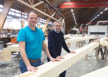 Per Hollænder ses her til højre sammen med projektchef Klaus Thomsen. Foto: Lilleheden.