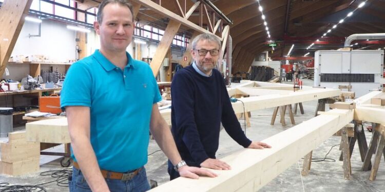 Per Hollænder ses her til højre sammen med projektchef Klaus Thomsen. Foto: Lilleheden.