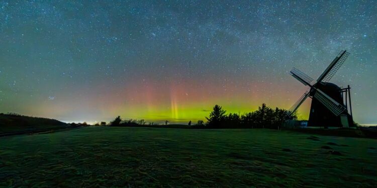 Nordlys set fra Mårup Gl. Kirke. Foto: Jette Sørensen.
