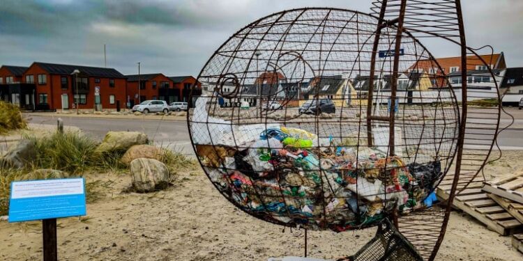 Plastella foreviget af Torben Elling.