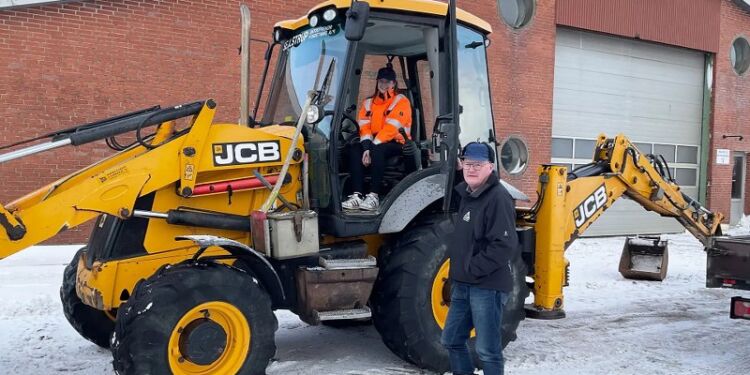 Praktikant Clara Neve Larsen og ejer Anders Jensen, Sejlstrup Entreprenørforretning. Foto: Business Hjørring.