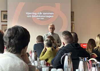 Per Højen fra Bloddonorerne i Vendsyssel fortalte på Hotel Phønix om manglende blod. Foto: Palle W. Nielsen
