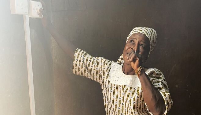 Med hjælp fra FruHansensPlans mange støttere blev der lys i hekselejren i Ghana. Privatfoto