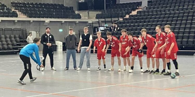 Glade og stolte drenge på U17 holdet fra BTI. Foto: BTI.
