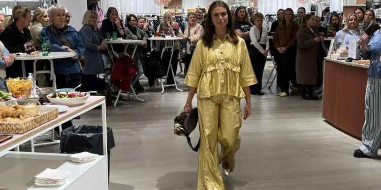 Bahne Modeshow 4 800x600