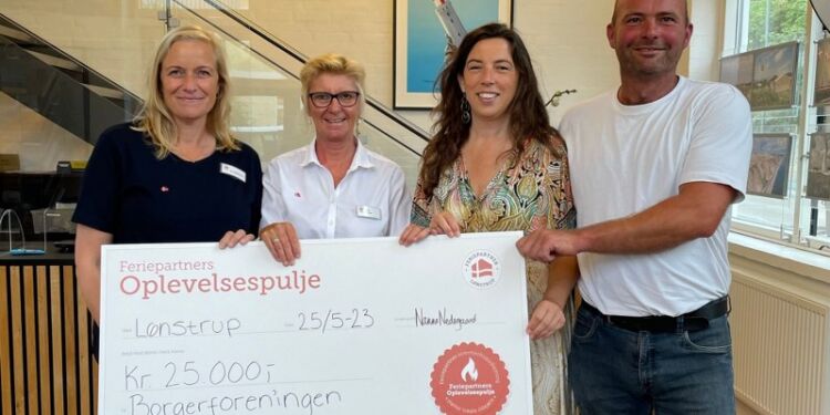 Anne-Mette Weber, Trine Niebuhr, Birthe Jørgensen (Lønstrup Borgerforening) og Anders Dahl (Lønstrup Borgerforening) Feriepartner Lønstrup.