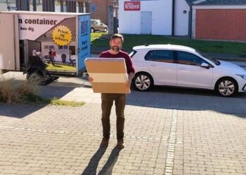 Bo Niebuhr i gang med frivilligt arbejde ved Den Svenske Sømandskirke i Hirtshals. Foto: Arkiv.