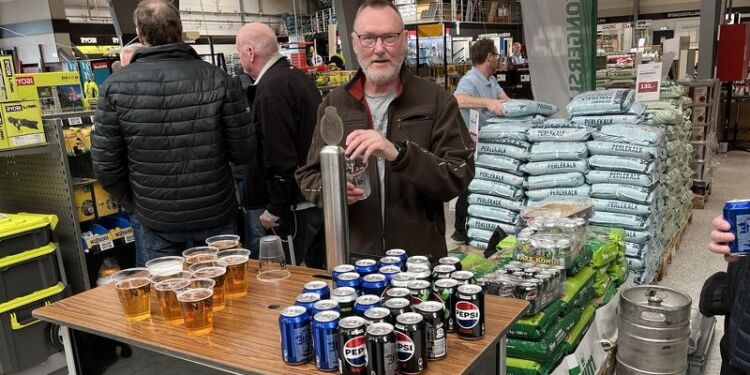 Torben Ritter klarede udskænkningen af fadøl og sodavand.