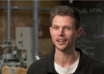 David Lundager er kommunikationsansvarlig hos Nordsøen Fri Fagskole. Foto: TV2 Nord.