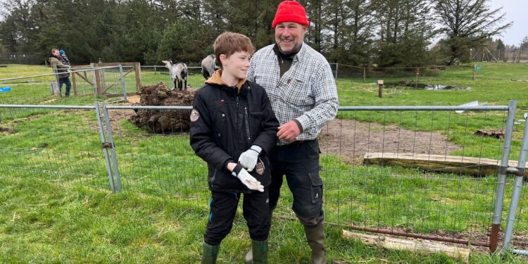 Indehaver Allan Kristensen ses her sammen med Peter Hejlesen, som er yngste mand i arbejde hos Fun-Park. Foto: Niels Skipper.