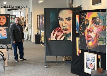 Brian Lykke byder alle interesserede indenfor i Galleri Matique i Hjørring. Foto: Palle W. Nielsen