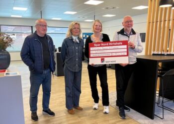 Handelschef Per Martensen fra HHE, Laila Zielke, bestyrelsesmedlem i Sparekassens Gavefond, Annie Riisager, privatkunderådgiver i Spar Nord og Tommy Høj, formand i HHE. Foto: Niels Skipper.