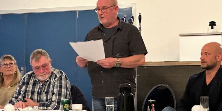 Per Christensen fremlægger bestyrelsens beretning ved Hirtshals Service Groups generalforsamling på Hotel Hirtshals. Foto: Michael Vendelbo Pedersen.