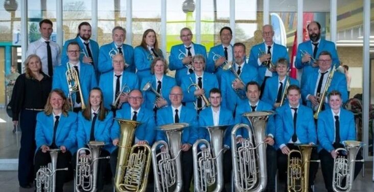 Hjørring Brass Band er et amatørorkester for messingblæsere og slagtøj og fungerer i dag som et sammenspilstilbud under Hjørring Musiske Skoles voksenundervisning. Pressefoto