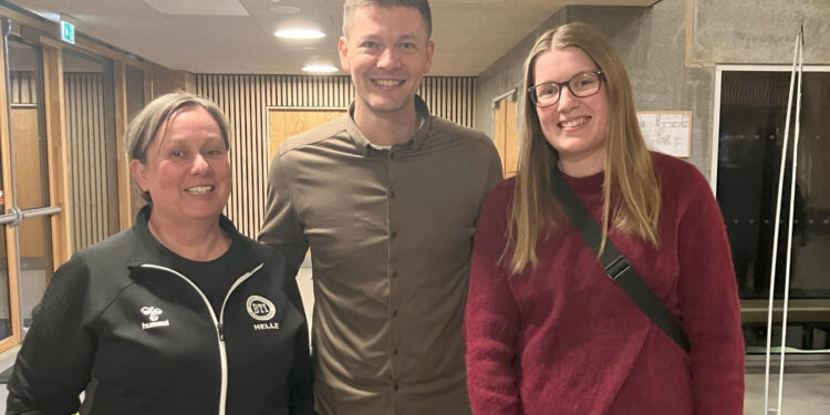 Lasse Svan flankeret af Helle Lyngbak (tv) og Terese Pouline Madvig. Foto: Privat.