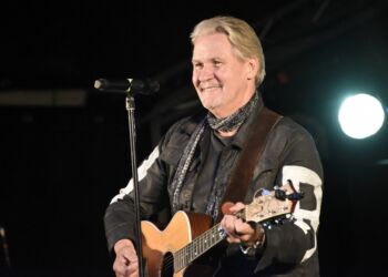 Johnny Logan optræder med irske toner hos Wolf Camper. PR-foto.