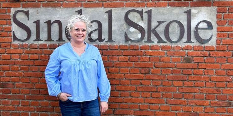 Anja Nørgaard Clemmensen fornemt foreviget af elever fra Sindal Skole.