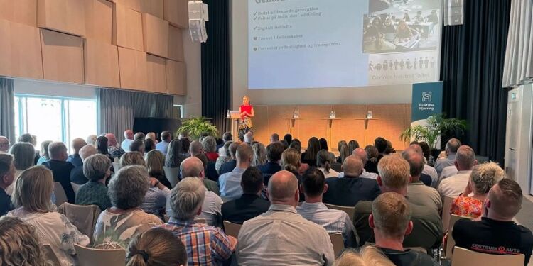 140 deltog i arrangementet "Nøglen til fremtidens arbejdsplads" på Vendsyssel Teater.
Foto: Business Hjørring.