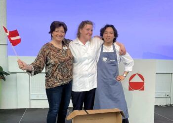 Cille Colberg sammen med faglærer Sanna Iversen samt EUC Nords anden deltager Yuttaphum Supa.