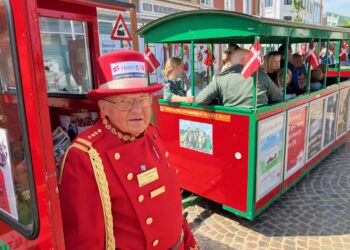 Krumme i sin flotte uniform på Springvandspladsen. Arkivfoto: Palle W. Nielsen.