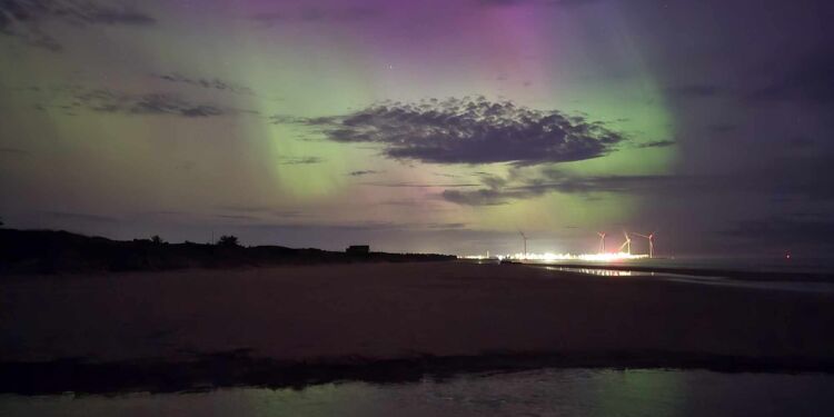 Nordlys over Hirtshals set natten til lørdag fra Kjul Strand. Foto: Gitte Jensen.