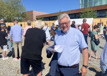 Borgmester Søren Smalbro ved første spadestik til den nye musiske skole på Teaterpladsen i Hjørring. Foto: Palle W. Nielsen