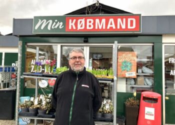 Min Købmand i Bindslev, Karlo Thomsen, driver en meget alsidig butik på Sønderbro. Arkivfoto: Palle W. Nielsen