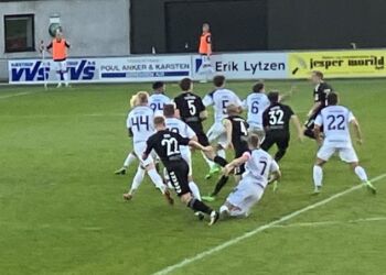 Der blev kæmpet hårdt i kampen mellem VFF og Kolding. Foto: Palle W: Nielsen