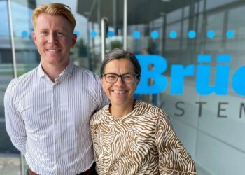 Christian Bjerre Cobley er nylig ansat som Mechanical Engineer i Brüel Systems, hvor HR-chef Helle Uldbjerg har ansvaret for virksomhedens helhedsorienteret HR-indsats. Foto: Business Hjørring.