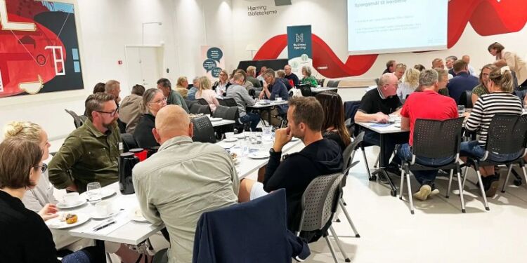 Garantipartnere i Ungegarantien var tirsdag den 4. juni forrige år samlet til netværksmøde i bibliotekssalen i Hjørring. Foto: Business Hjørring.