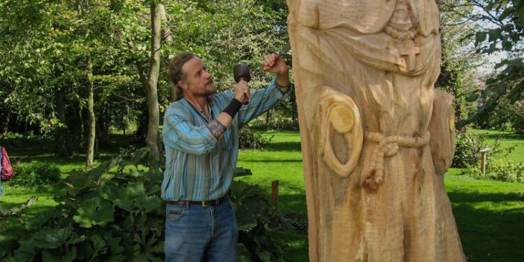 Henrik Woodpek i gang med Fader Askild. Foto: Henrik Woodpek.