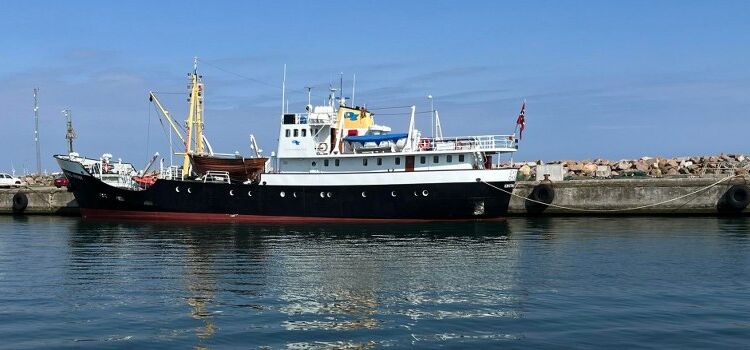 Gamle Oksøy ved kaj under et tidligere besøg i Hirtshals. Foto: Arkiv.