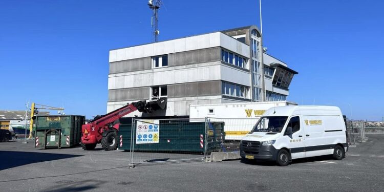 Vennelyst A/S har bogstavelig talt omringet havnekontoret på Norgeskajen. Foto: Hirtshals Havn.