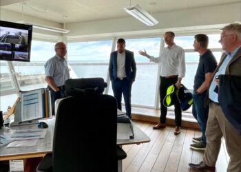 CEO Per Holm Nørgaard viste rundt og fortalte om Hirtshals Havn. Foto: Privat.