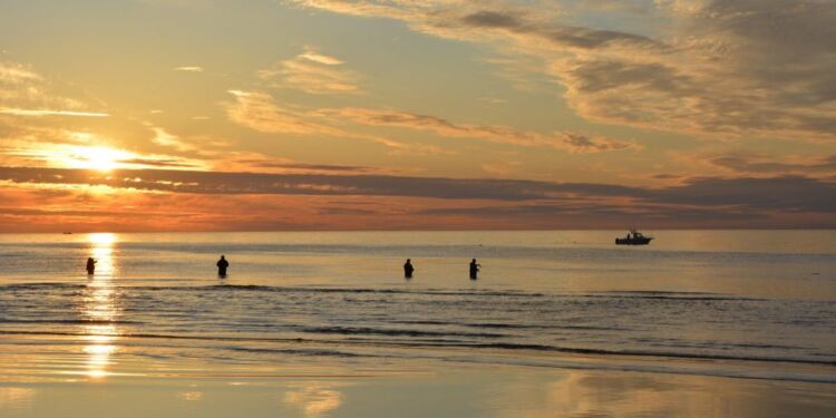 Lystfiskere ved Kjul Strand. Foto (arkiv): Erik Simonsen.
