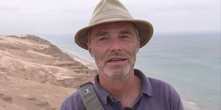 Naturvejleder Jakob Kofoed fra Vendsyssel Historiske Museum ved Rubjerg Knude Fyr. Foto (arkiv): Stefan Kjærgaard.
